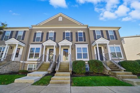 Photo of 6539 Nottinghill Trail Drive 15 #15, Canal Winchester, OH 43110 (MLS # 225040160)