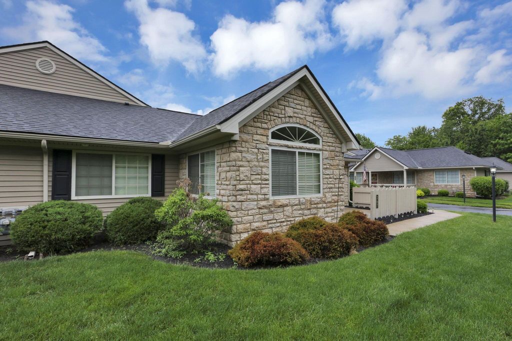 Photo of 267 Wildwood Court, Heath, OH 43056 (MLS # 226018498)