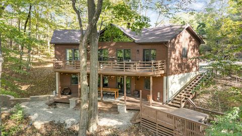 Photo of 201 Apache Lane, Hide-A-Way Hills, OH 43107 (MLS # 225039093)