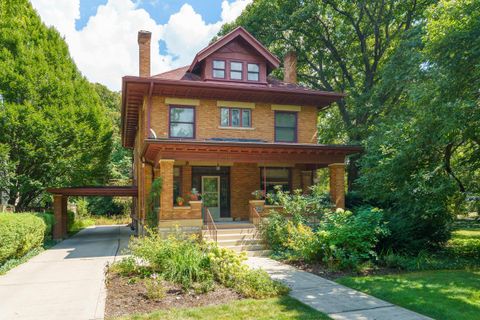 Photo of 436 S Parkview Avenue, Columbus, OH 43209 (MLS # 226008979)