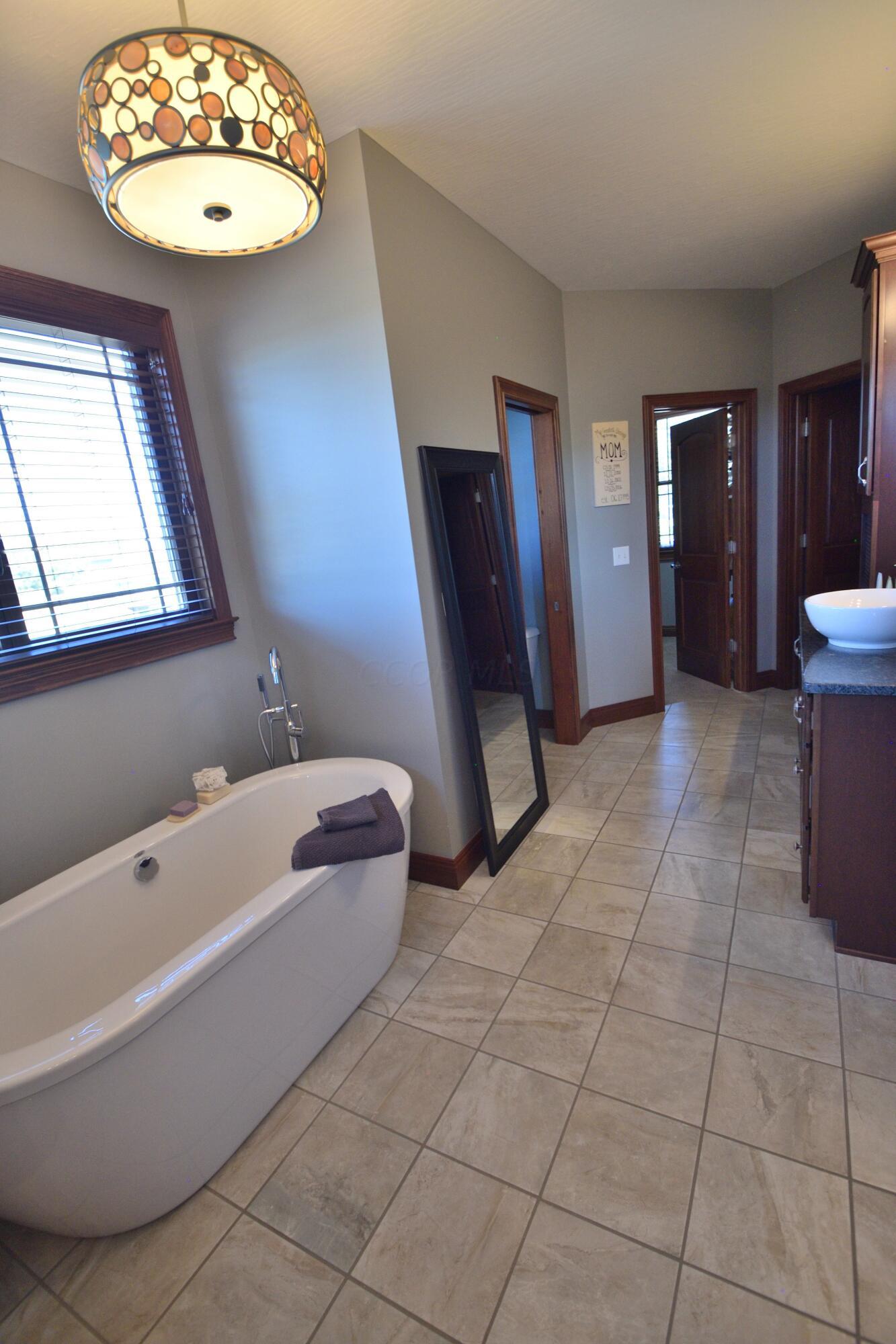 1337 Snoke Hill Road, Lancaster, Ohio image 28