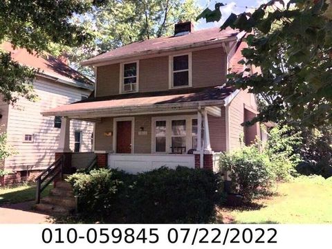 Photo of 1545 Arlington Avenue, Columbus, OH 43211 (MLS # 226009223)
