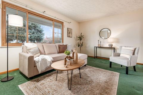 Tiny photo for 5674 Lindenwood Road, Columbus, OH 43229 (MLS # 225045504)