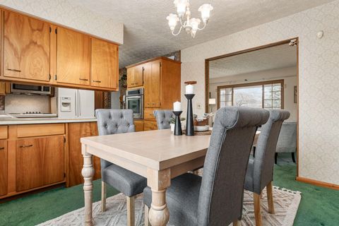 Tiny photo for 5674 Lindenwood Road, Columbus, OH 43229 (MLS # 225045504)