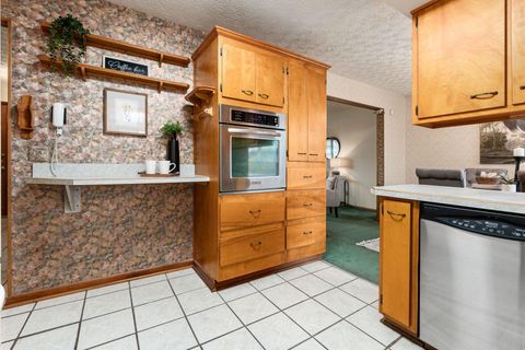 Tiny photo for 5674 Lindenwood Road, Columbus, OH 43229 (MLS # 225045504)