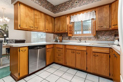 Tiny photo for 5674 Lindenwood Road, Columbus, OH 43229 (MLS # 225045504)