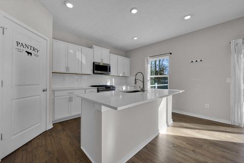 Tiny photo for 5828 Wynnewood Drive, Grove City, OH 43123 (MLS # 226000184)