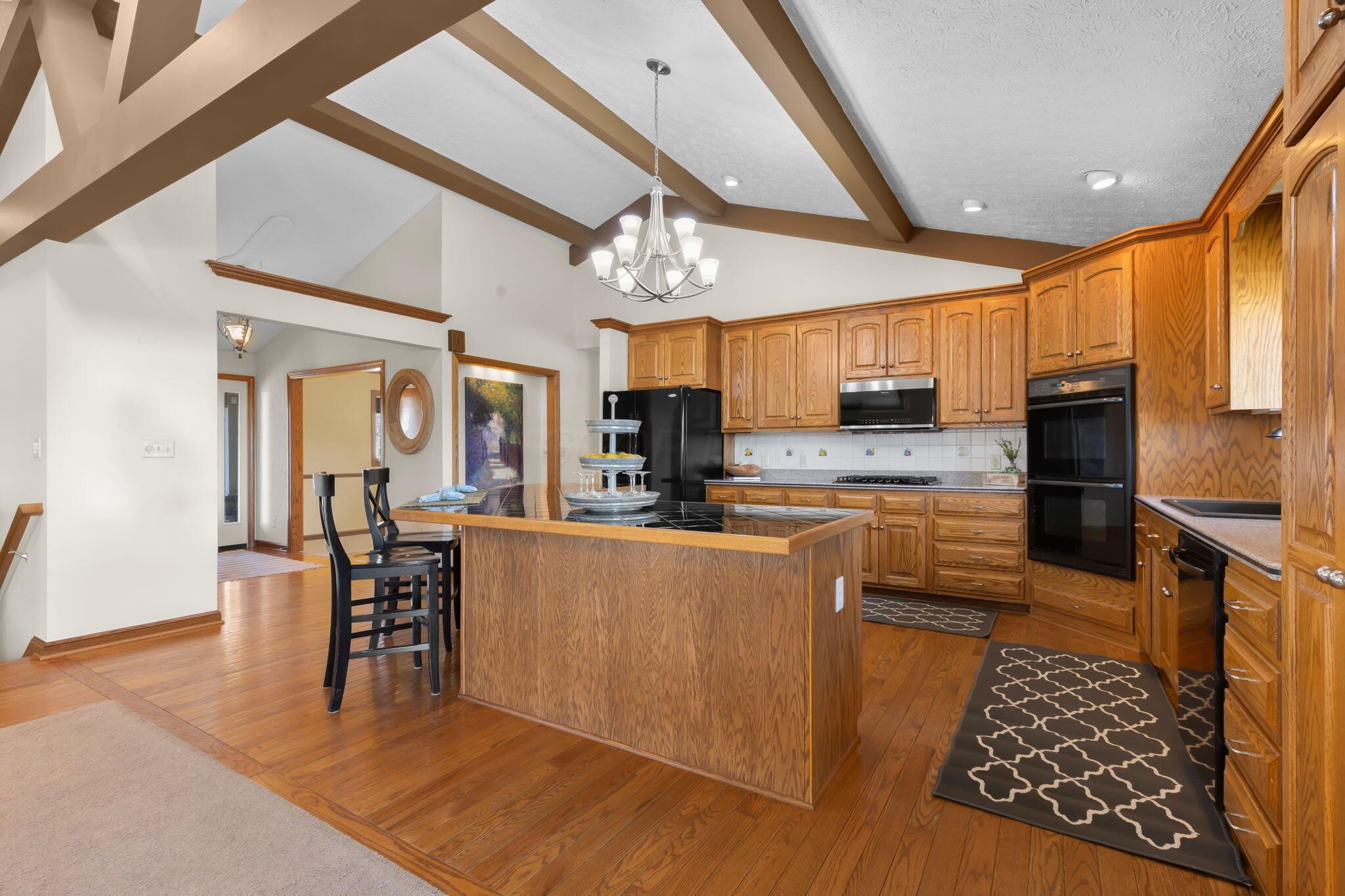 4045 Apple Valley Drive, Howard, Ohio image 14