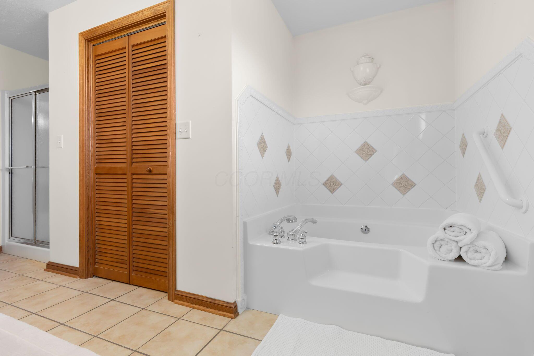 4045 Apple Valley Drive, Howard, Ohio image 27