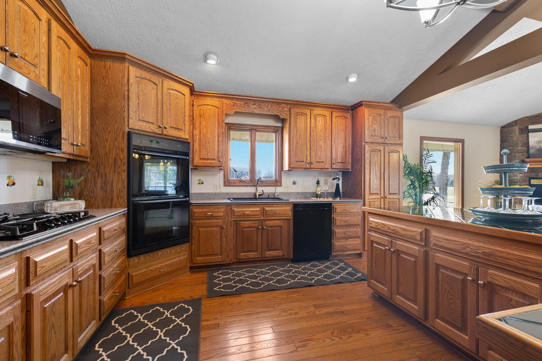 4045 Apple Valley Drive, Howard, Ohio image 12