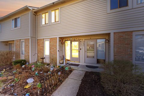 Photo of 2621 Summer Drive, Dublin, OH 43016 (MLS # 226008119)