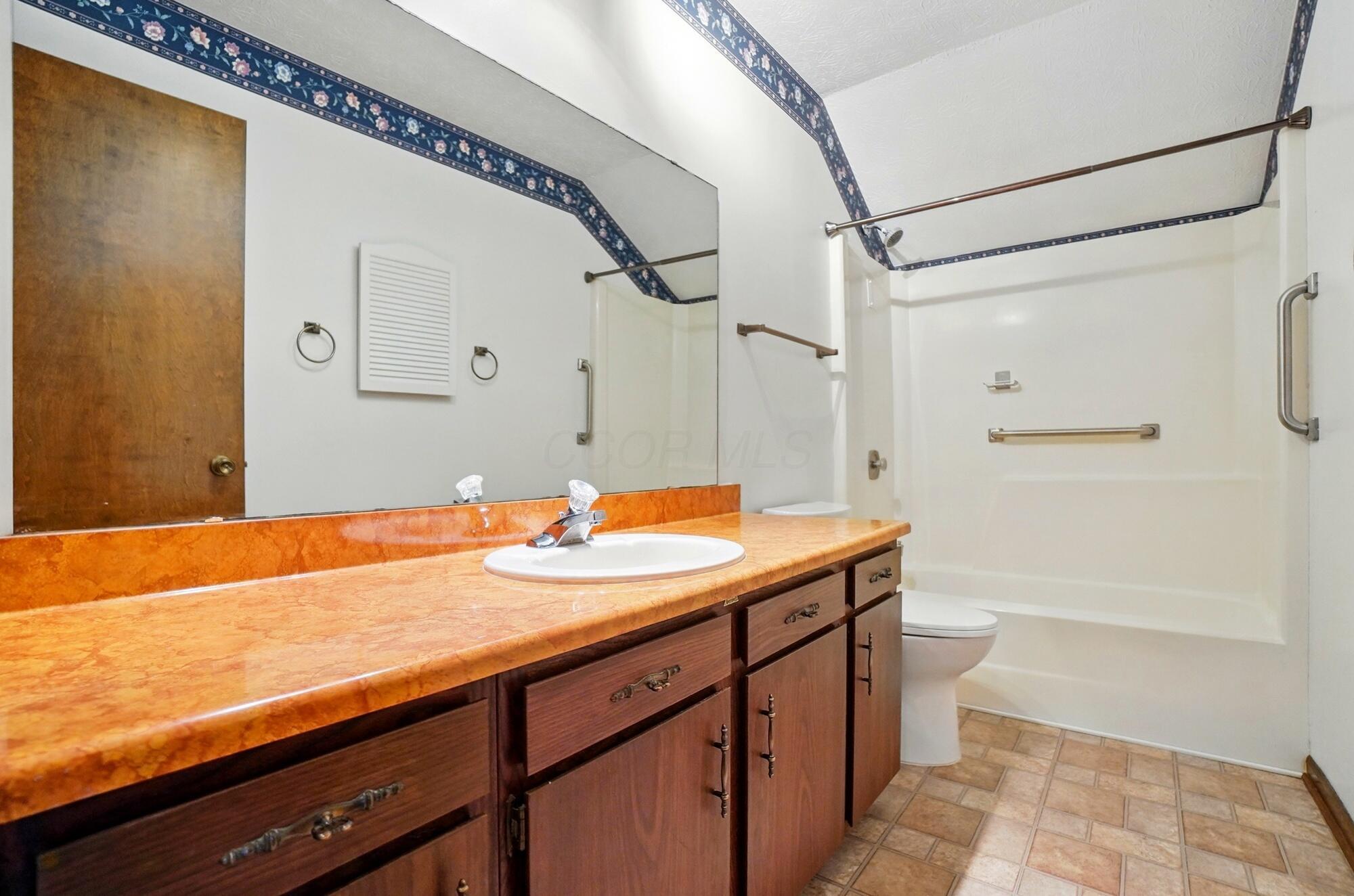 4200 Unroe Avenue, Grove City, Ohio image 32