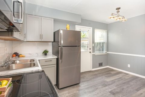 Photo of 1752 Pine Tree Street S H #H, Columbus, OH 43229 (MLS # 225041039) Photo of 1752 Pine Tree Street S H #H, Columbus, OH 43229 (MLS # 225041039)