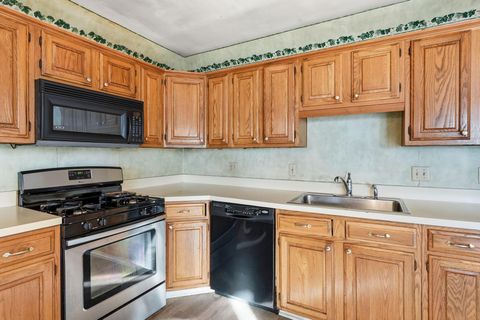 Tiny photo for 2943 Carol Avenue, Grove City, OH 43123 (MLS # 225044969)