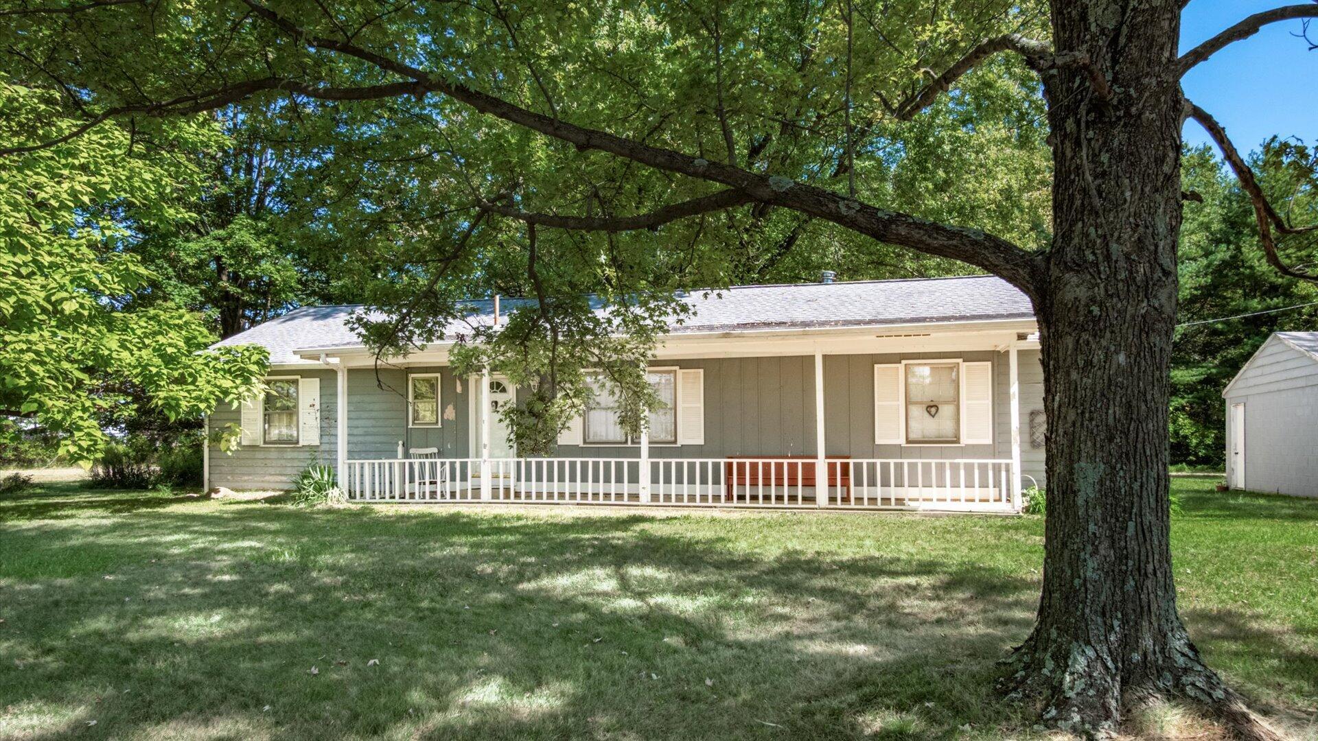 10475 Hazelton-Etna Road SW