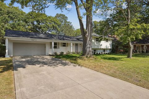 Photo of 1310 Stoneygate Lane, Columbus, OH 43221 (MLS # 225035181) Photo of 1310 Stoneygate Lane, Columbus, OH 43221 (MLS # 225035181)