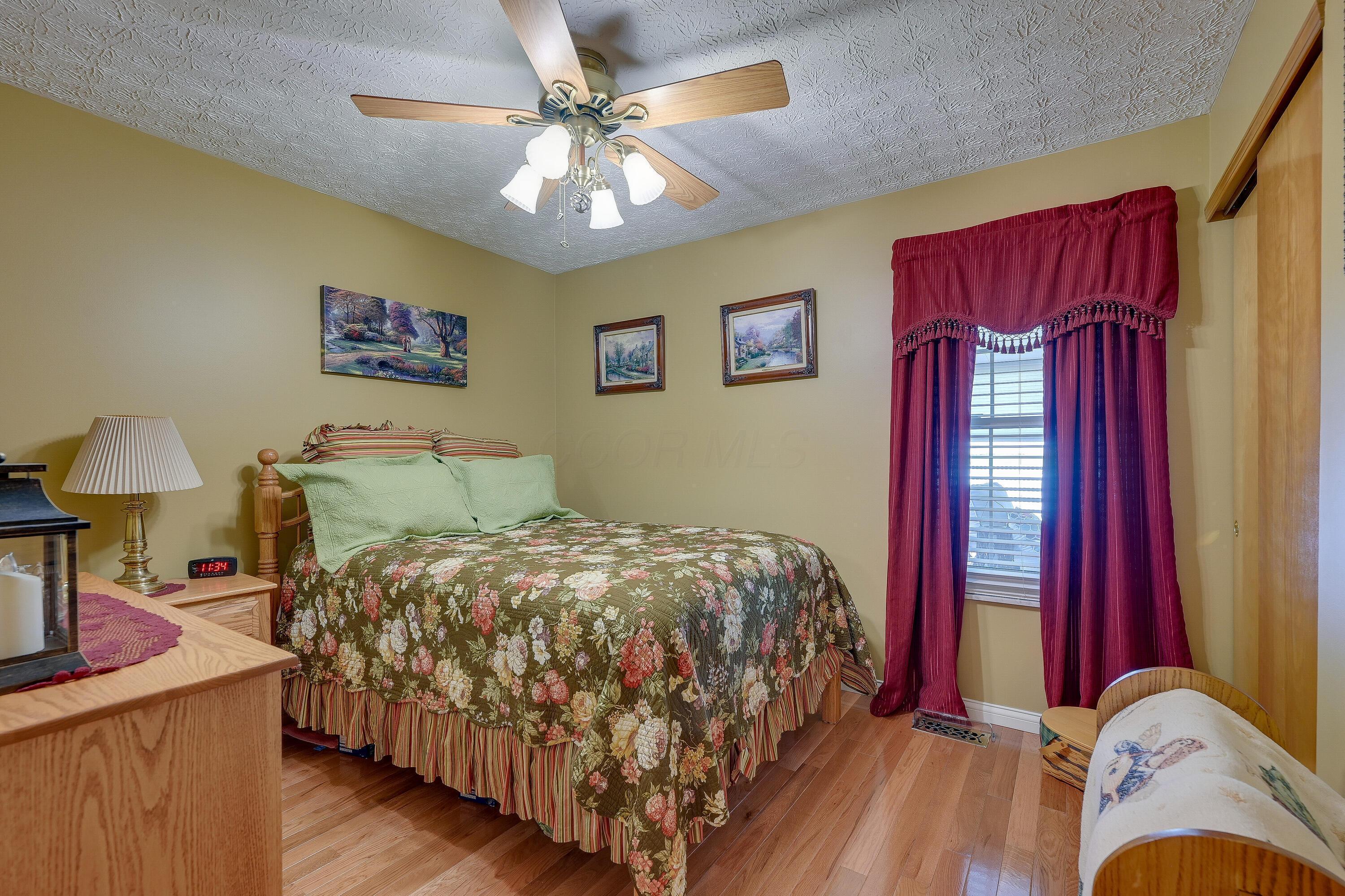 1955 Manley Way, Grove City, Ohio image 22