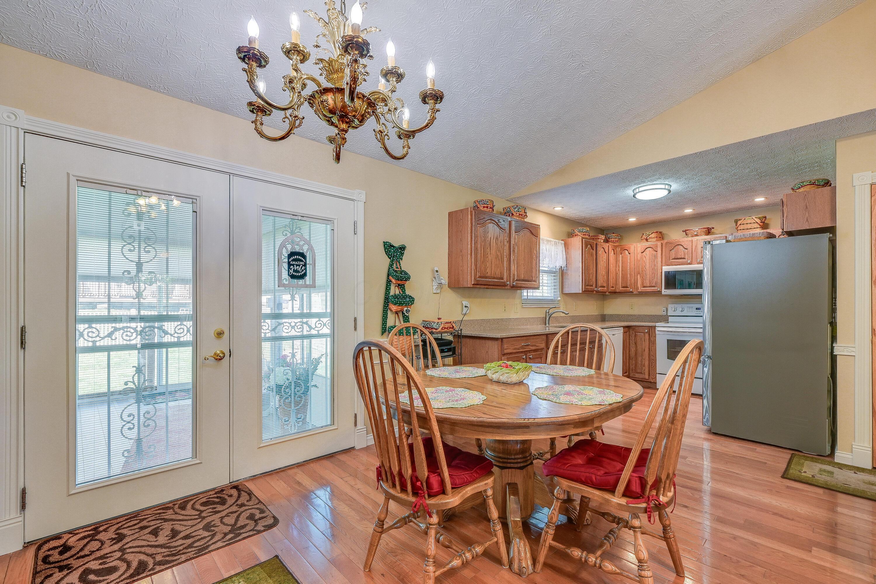 1955 Manley Way, Grove City, Ohio image 14