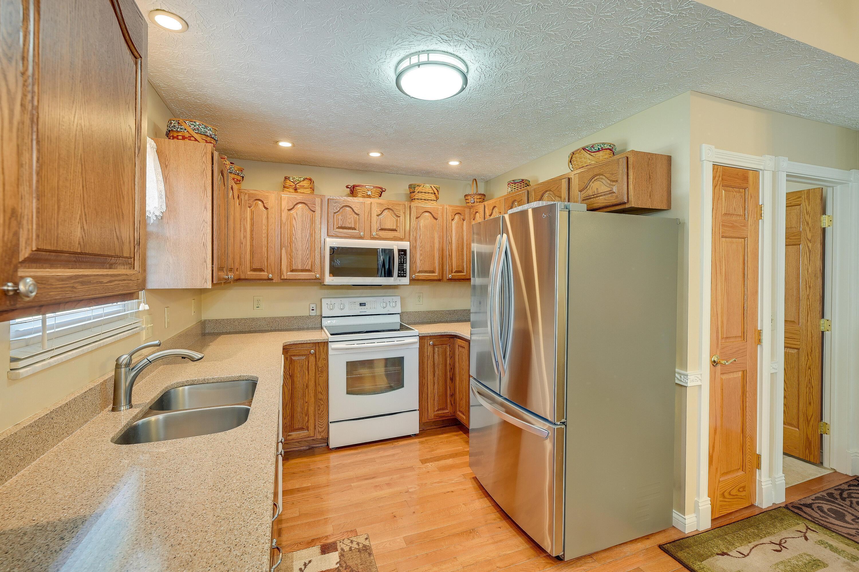 1955 Manley Way, Grove City, Ohio image 11