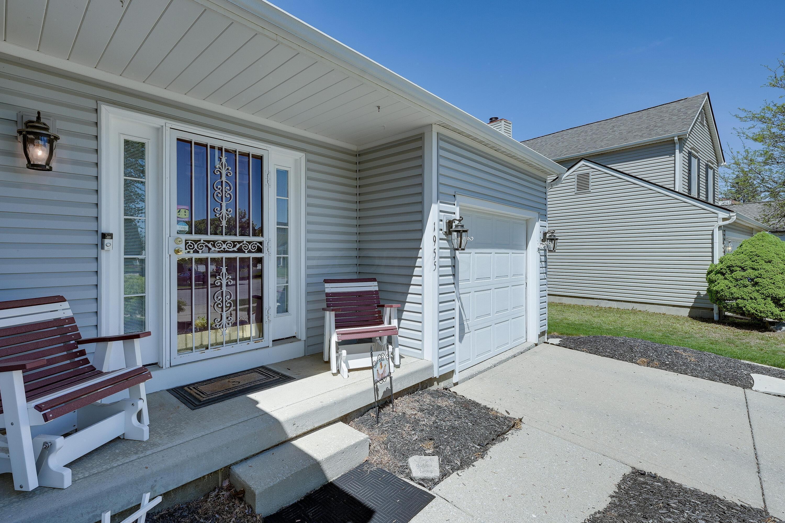 1955 Manley Way, Grove City, Ohio image 5