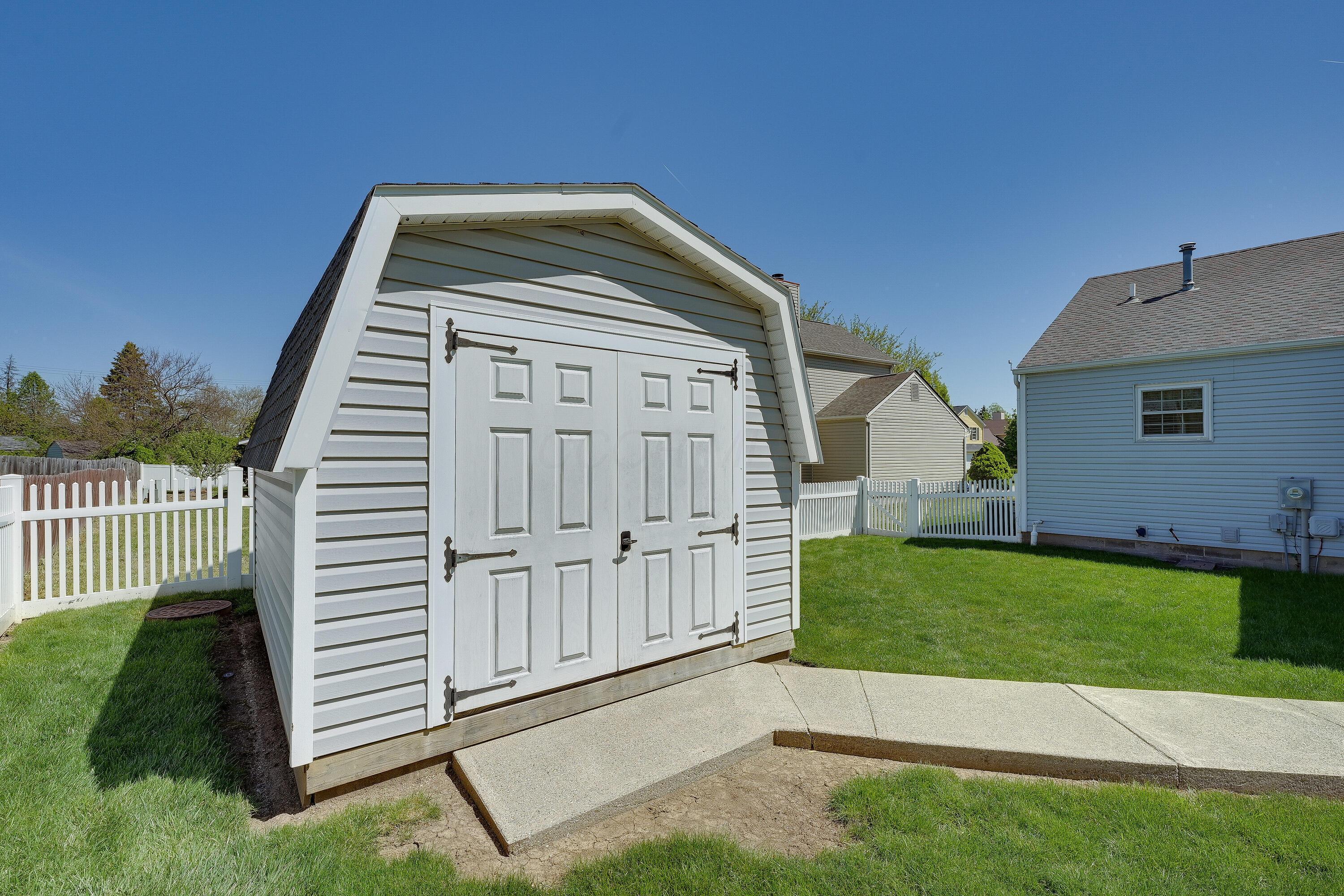 1955 Manley Way, Grove City, Ohio image 31