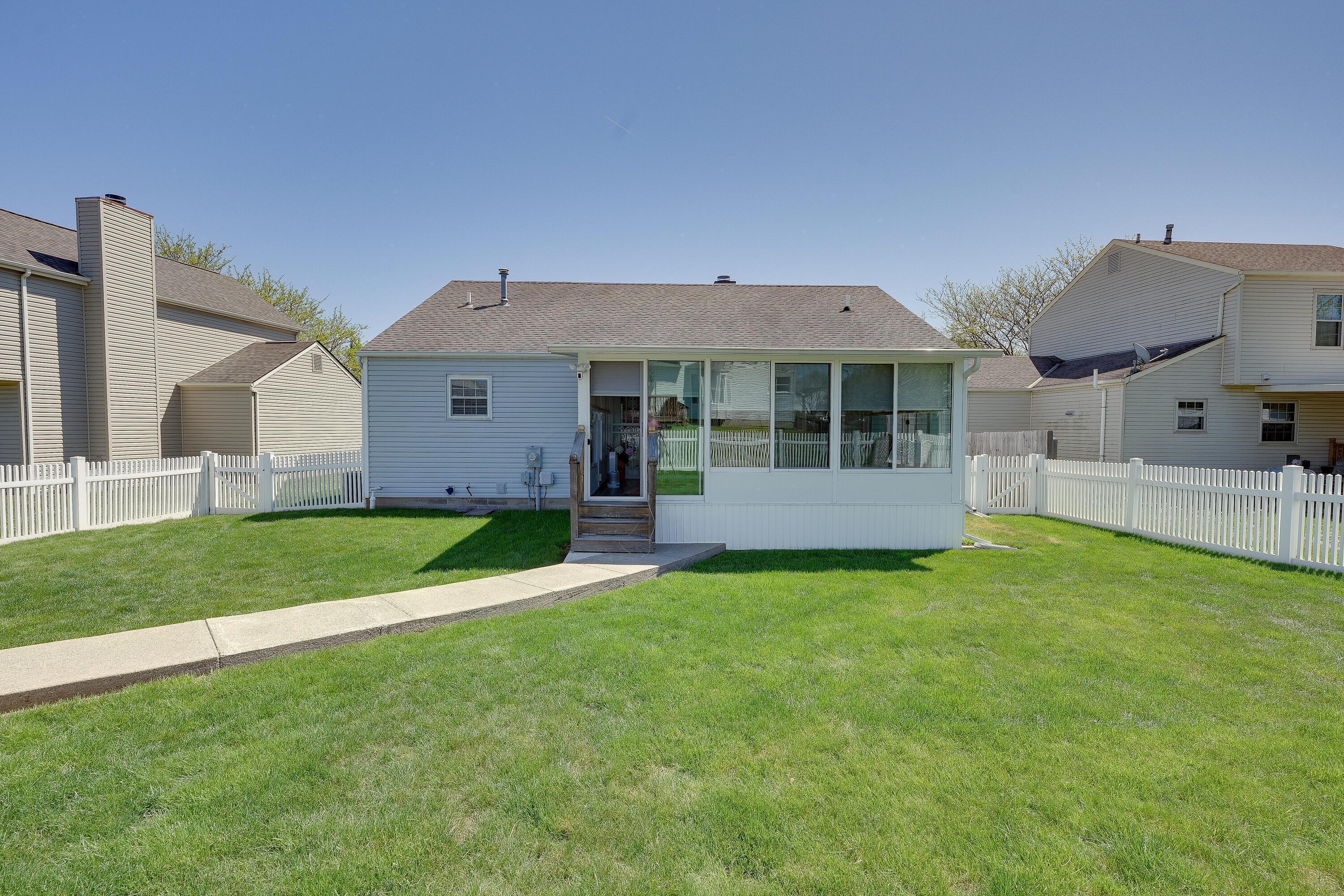 1955 Manley Way, Grove City, Ohio image 27