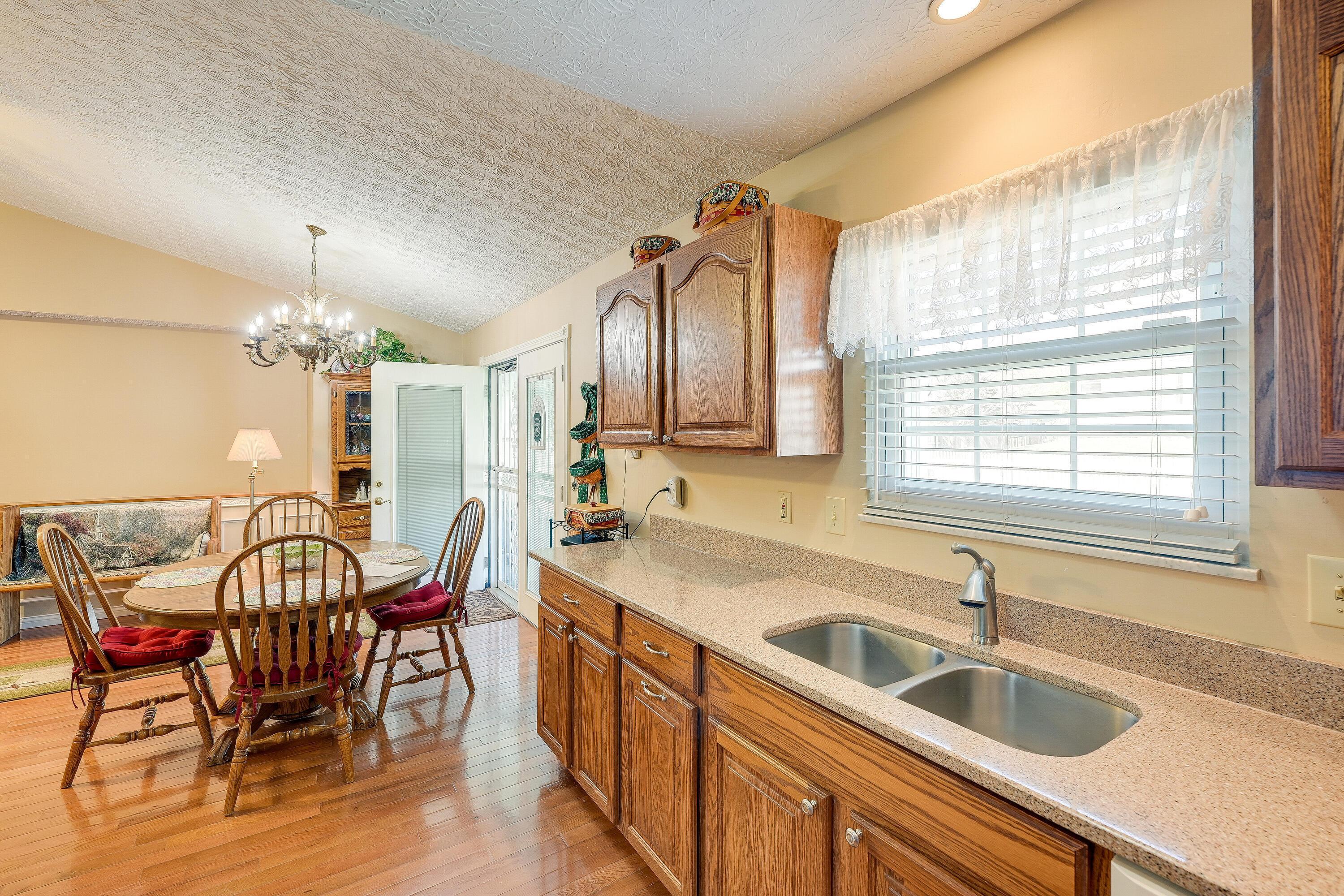 1955 Manley Way, Grove City, Ohio image 13