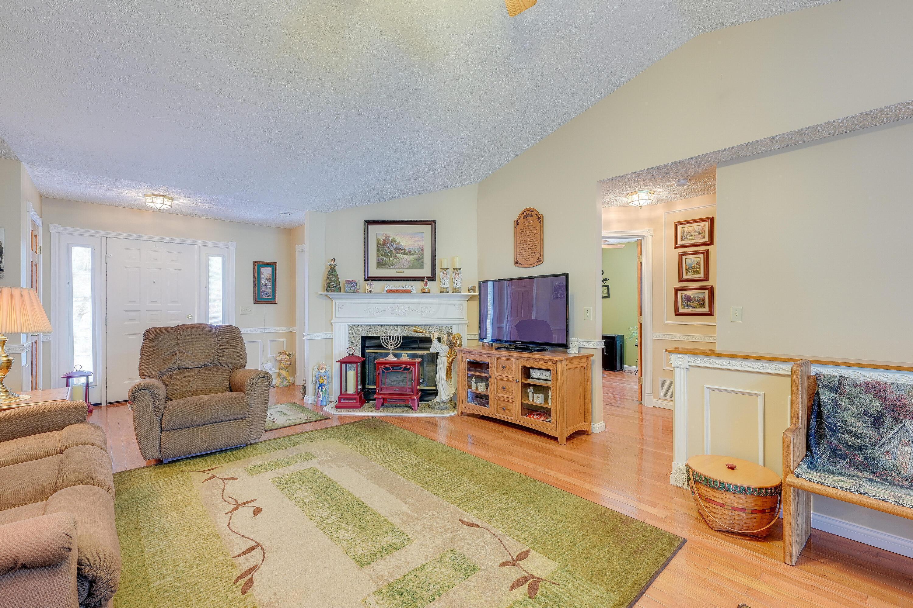 1955 Manley Way, Grove City, Ohio image 10