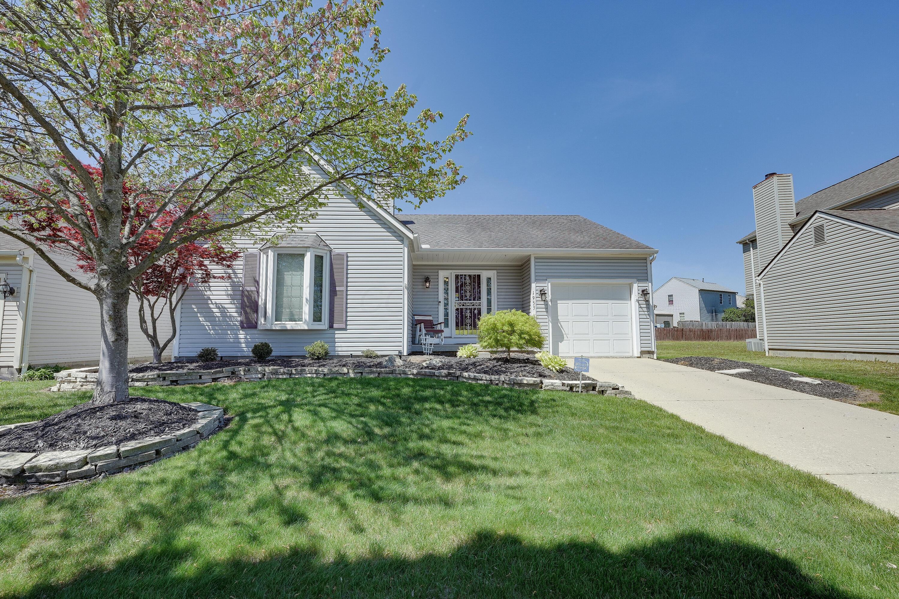 1955 Manley Way, Grove City, Ohio image 1