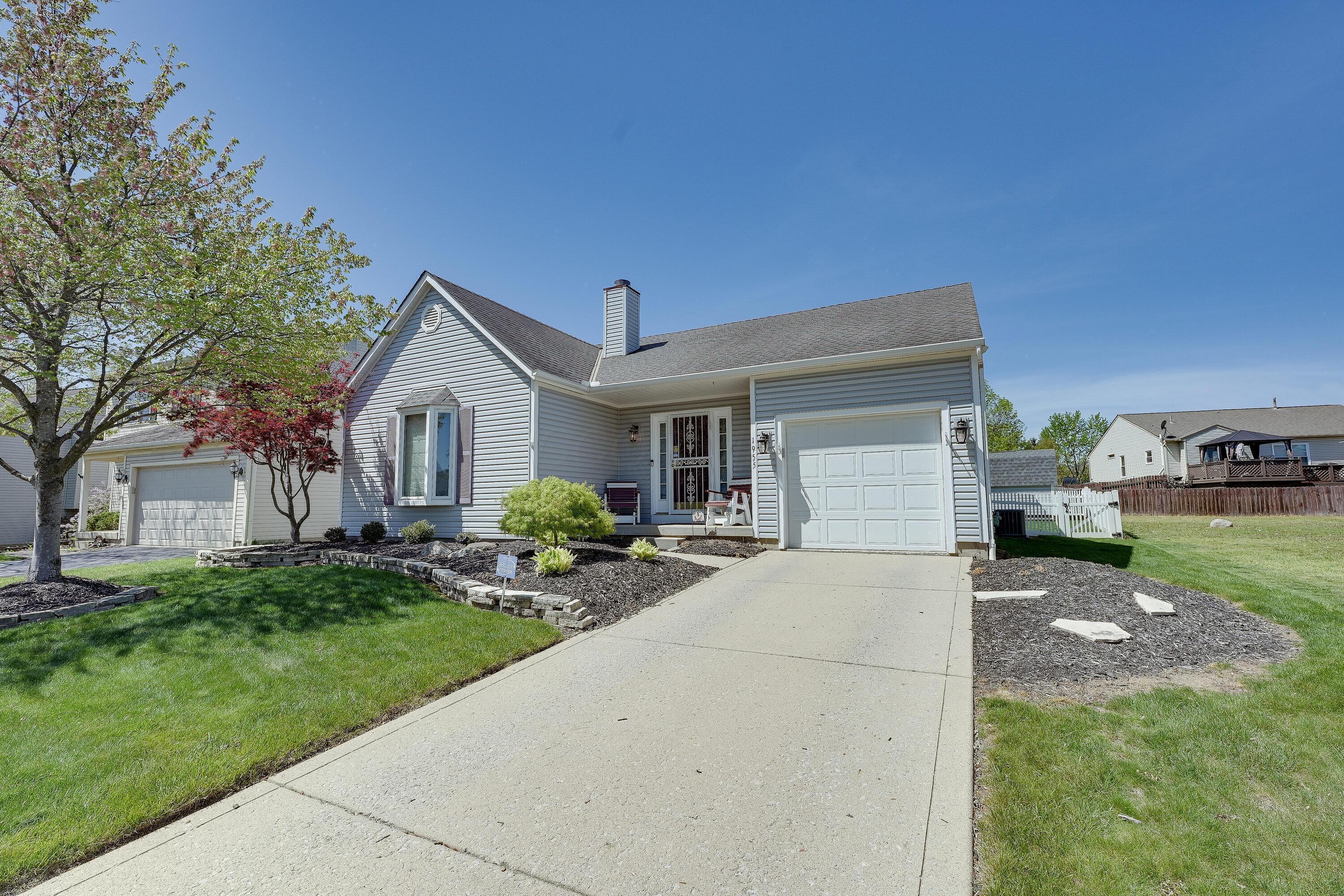 1955 Manley Way, Grove City, Ohio image 3