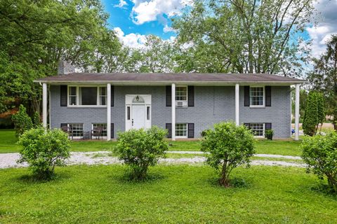 Photo of 6573 Canyon Road SE, Hebron, OH 43025 (MLS # 226019613)