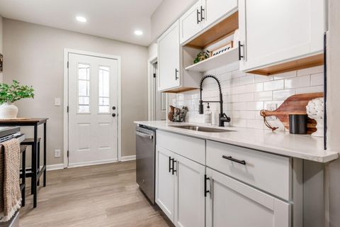 Tiny photo for 2205 Lexington Avenue, Columbus, OH 43211 (MLS # 225044675)