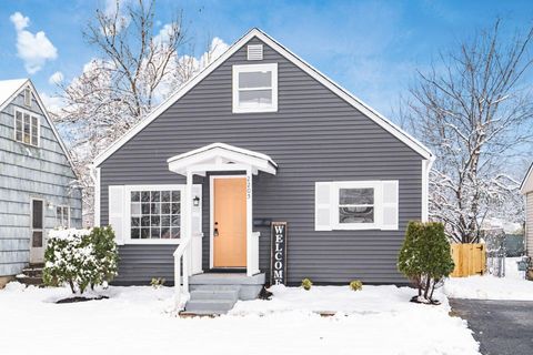 Photo of 2205 Lexington Avenue, Columbus, OH 43211 (MLS # 225044675)