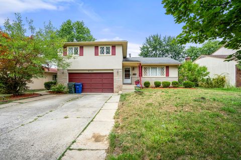 Photo of 5733 Satinwood Drive, Columbus, OH 43229 (MLS # 225046127)