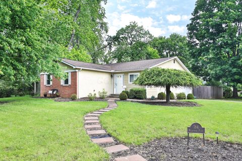 Photo of 184 Melbourne Place, Worthington, OH 43085 (MLS # 226012134)