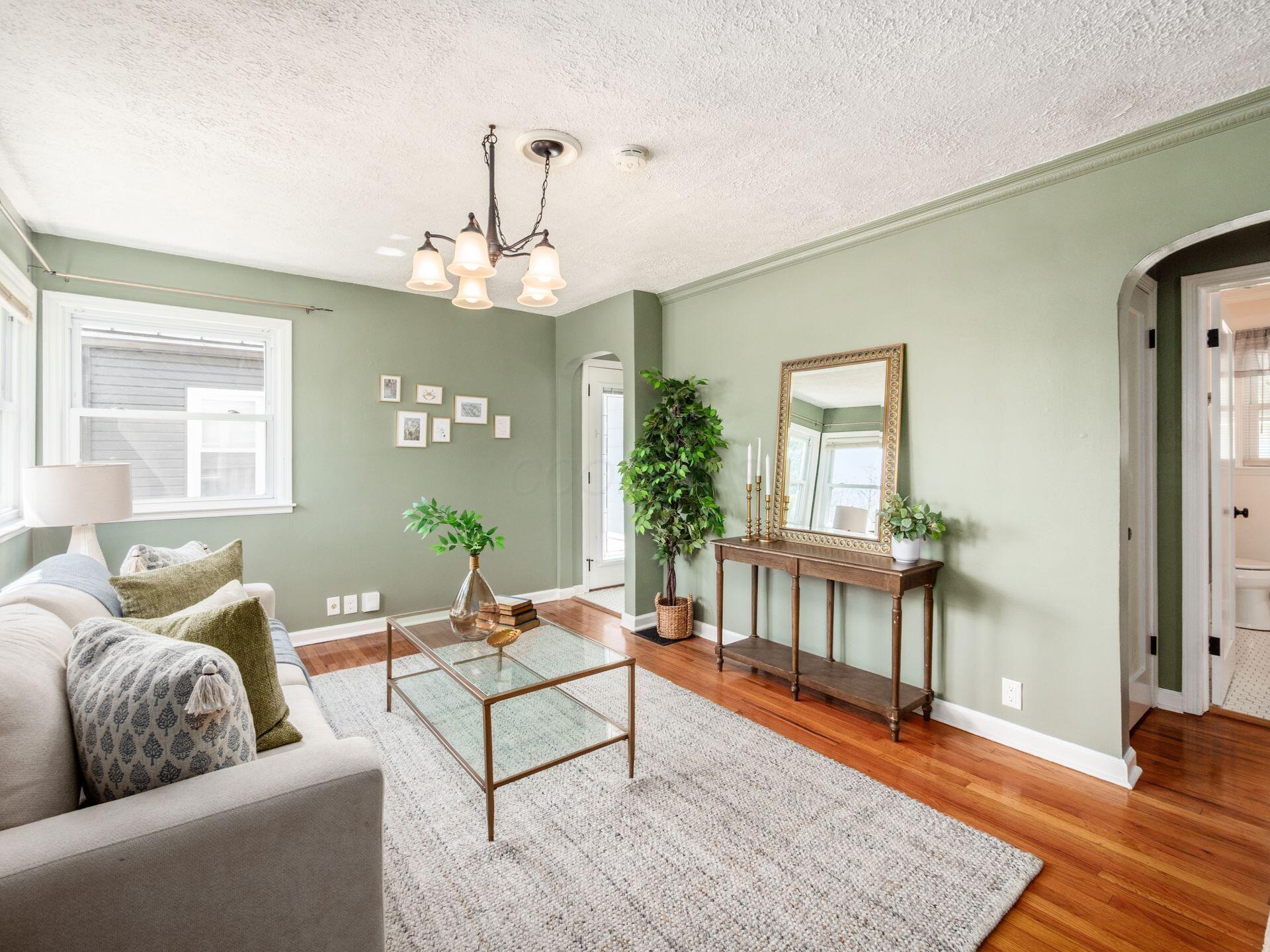 620 E Royal Forest Boulevard