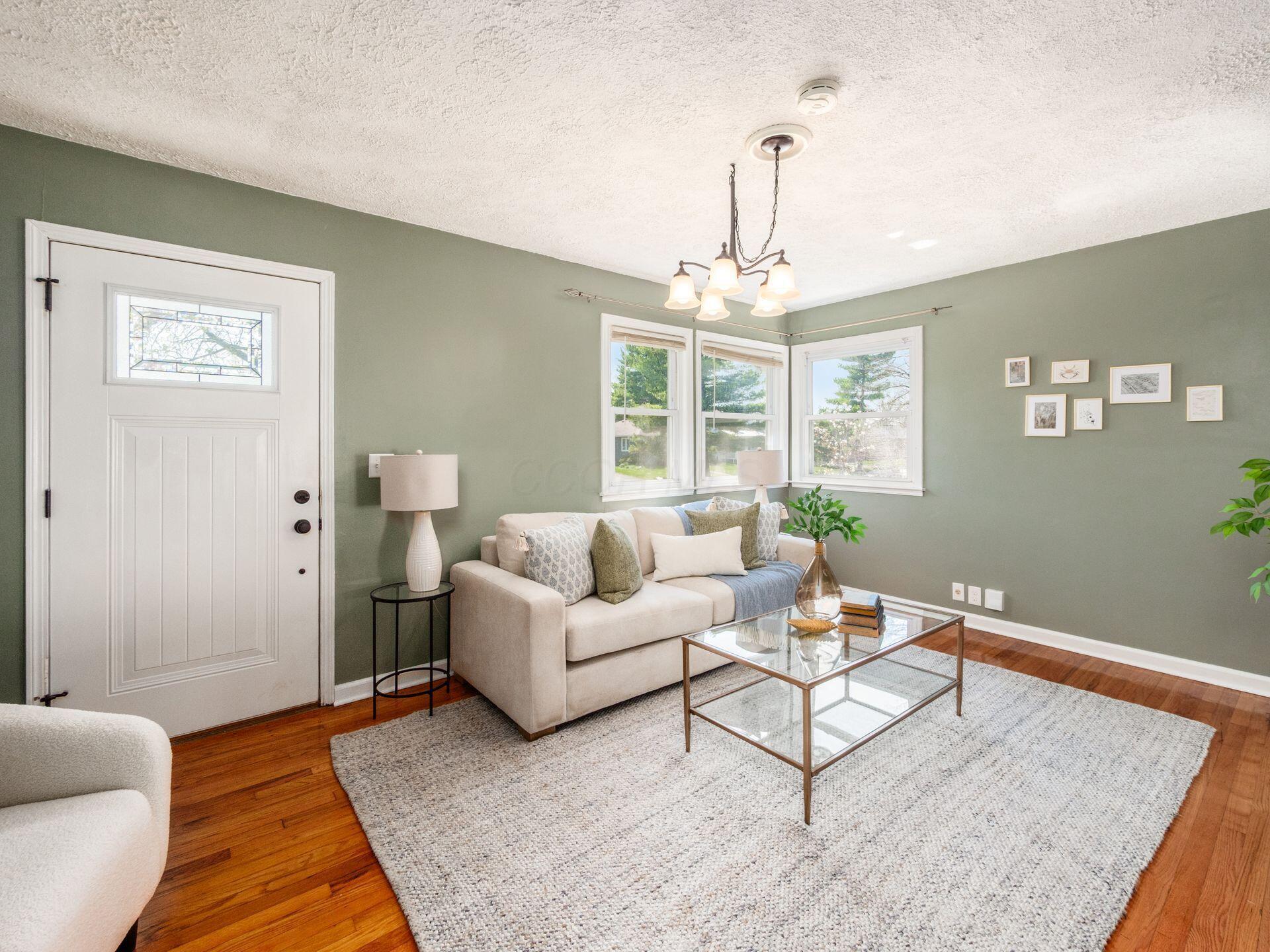 620 E Royal Forest Boulevard