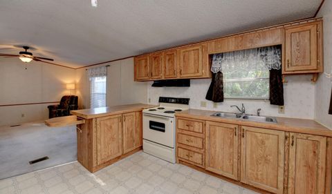 Tiny photo for 5019 N High Street 82 #82, Columbus, OH 43214 (MLS # 226000520)