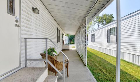 Tiny photo for 5019 N High Street 82 #82, Columbus, OH 43214 (MLS # 226000520)