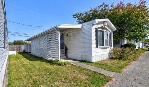 Tiny photo for 5019 N High Street 82 #82, Columbus, OH 43214 (MLS # 226000520)