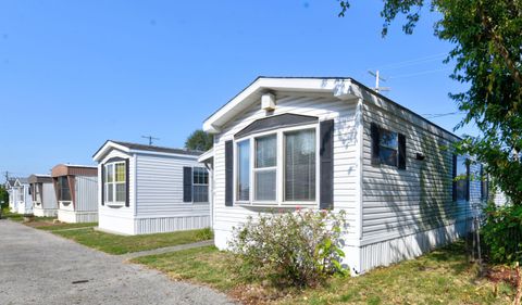 Tiny photo for 5019 N High Street 82 #82, Columbus, OH 43214 (MLS # 226000520)