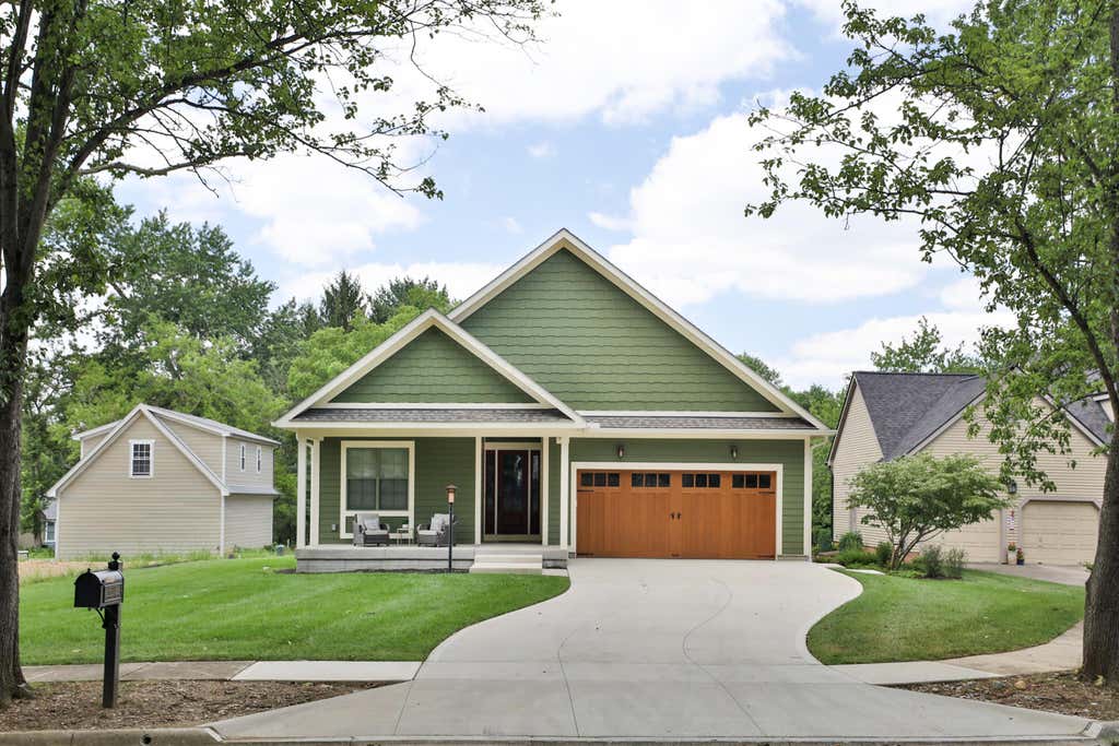 Photo of 6003 Weatherburn Place, Worthington, OH 43085 (MLS # 226027917)