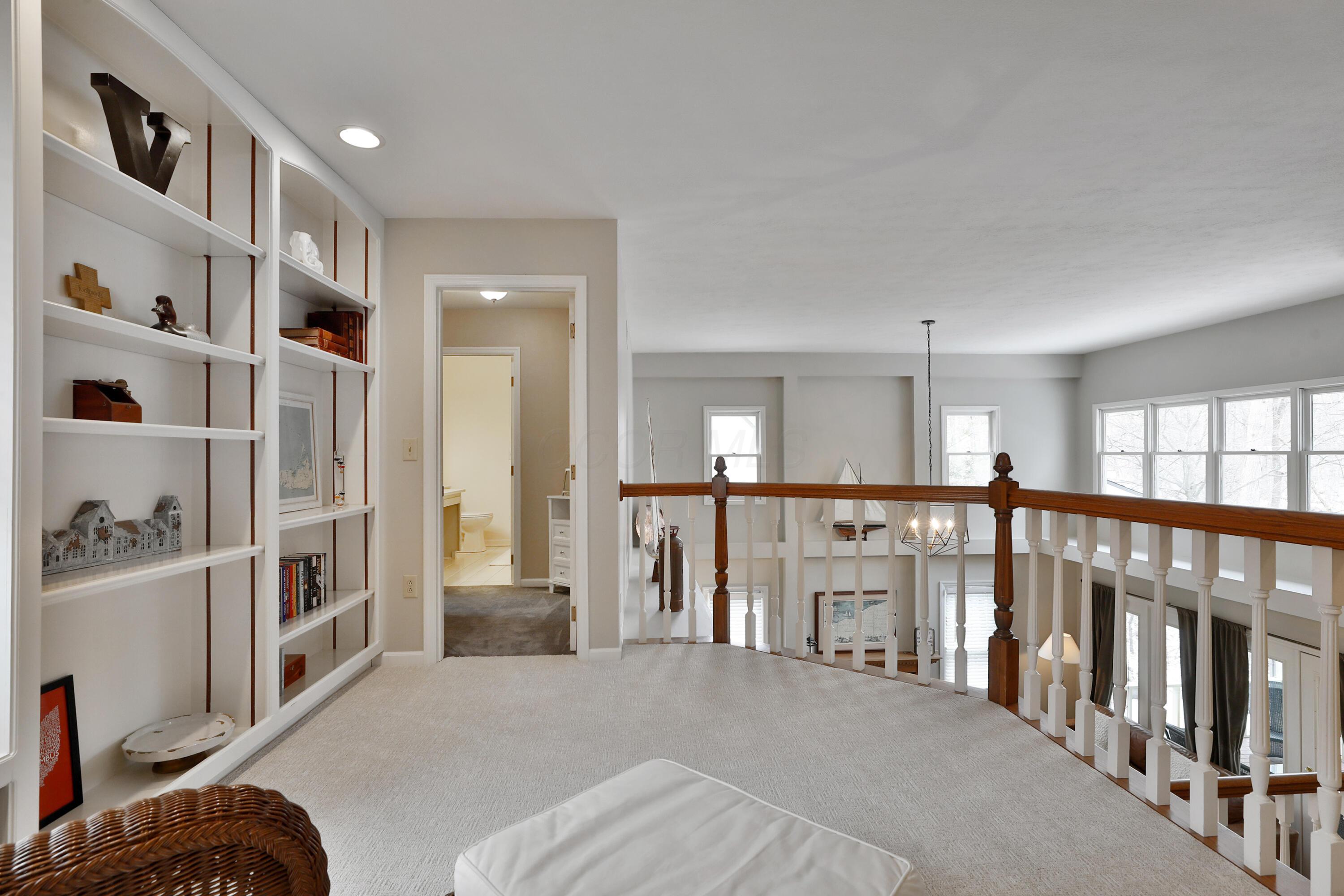 919 Valleyview Drive, Westerville, Ohio image 35