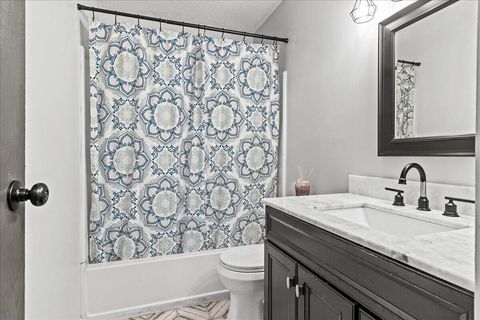 Tiny photo for 4923 Stoneybrook Boulevard 21F #21F, Hilliard, OH 43026 (MLS # 226000519)