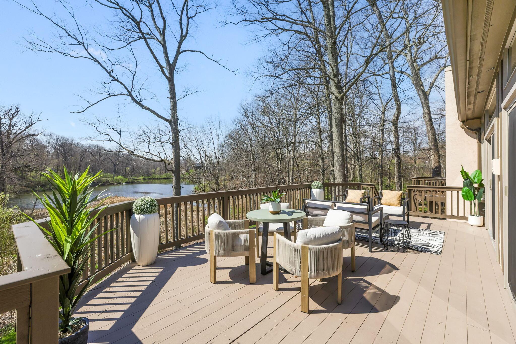 117 Lake Bluff Drive