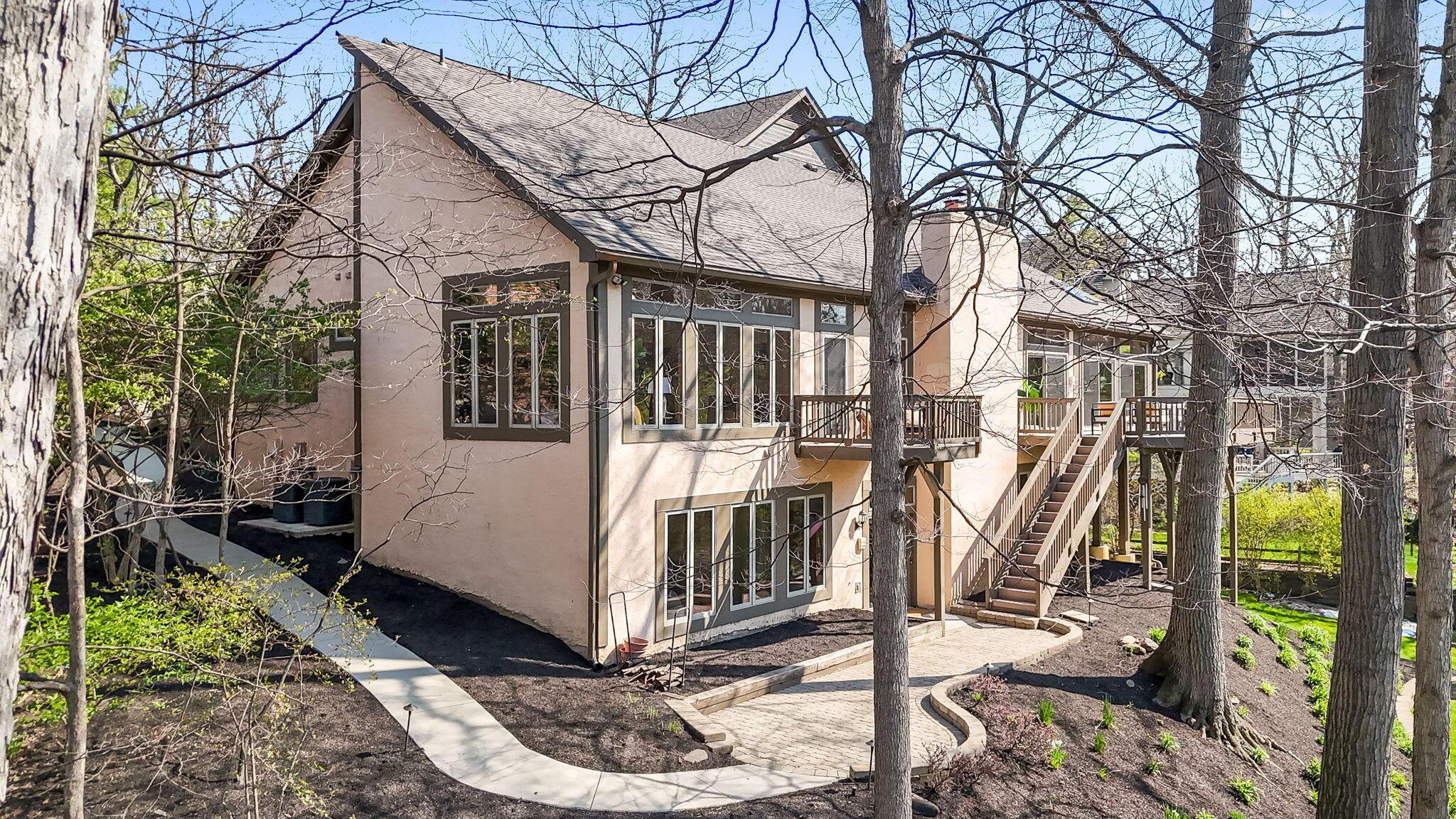 117 Lake Bluff Drive