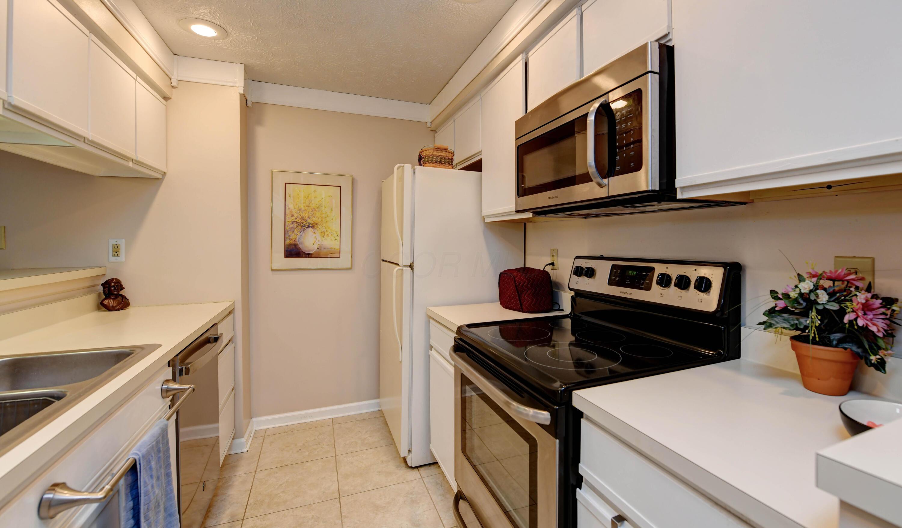 7555 Bay Hill Drive, Pickerington, Ohio image 13