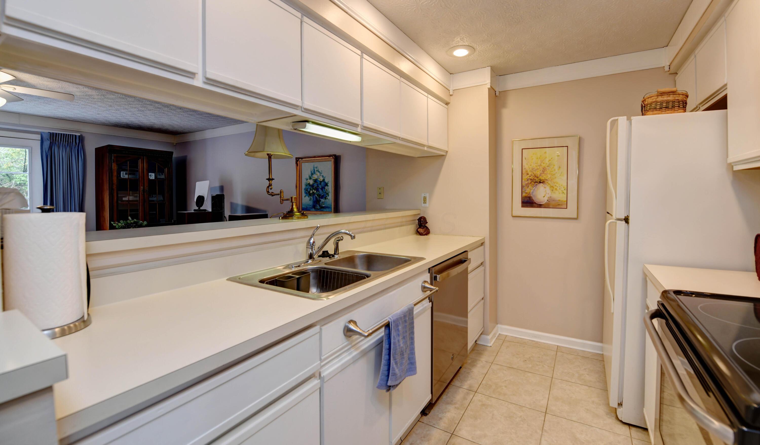 7555 Bay Hill Drive, Pickerington, Ohio image 11