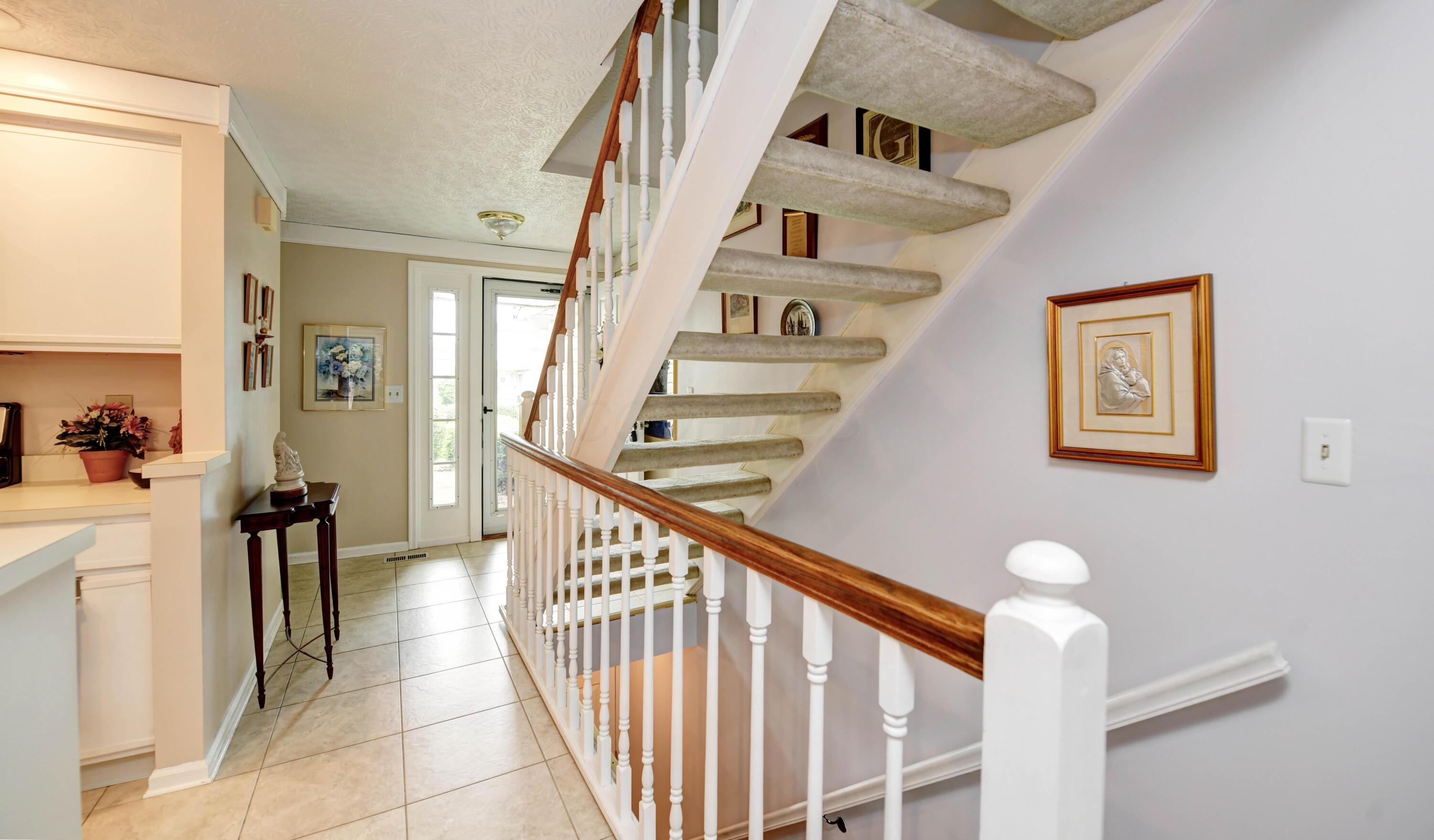 7555 Bay Hill Drive, Pickerington, Ohio image 4