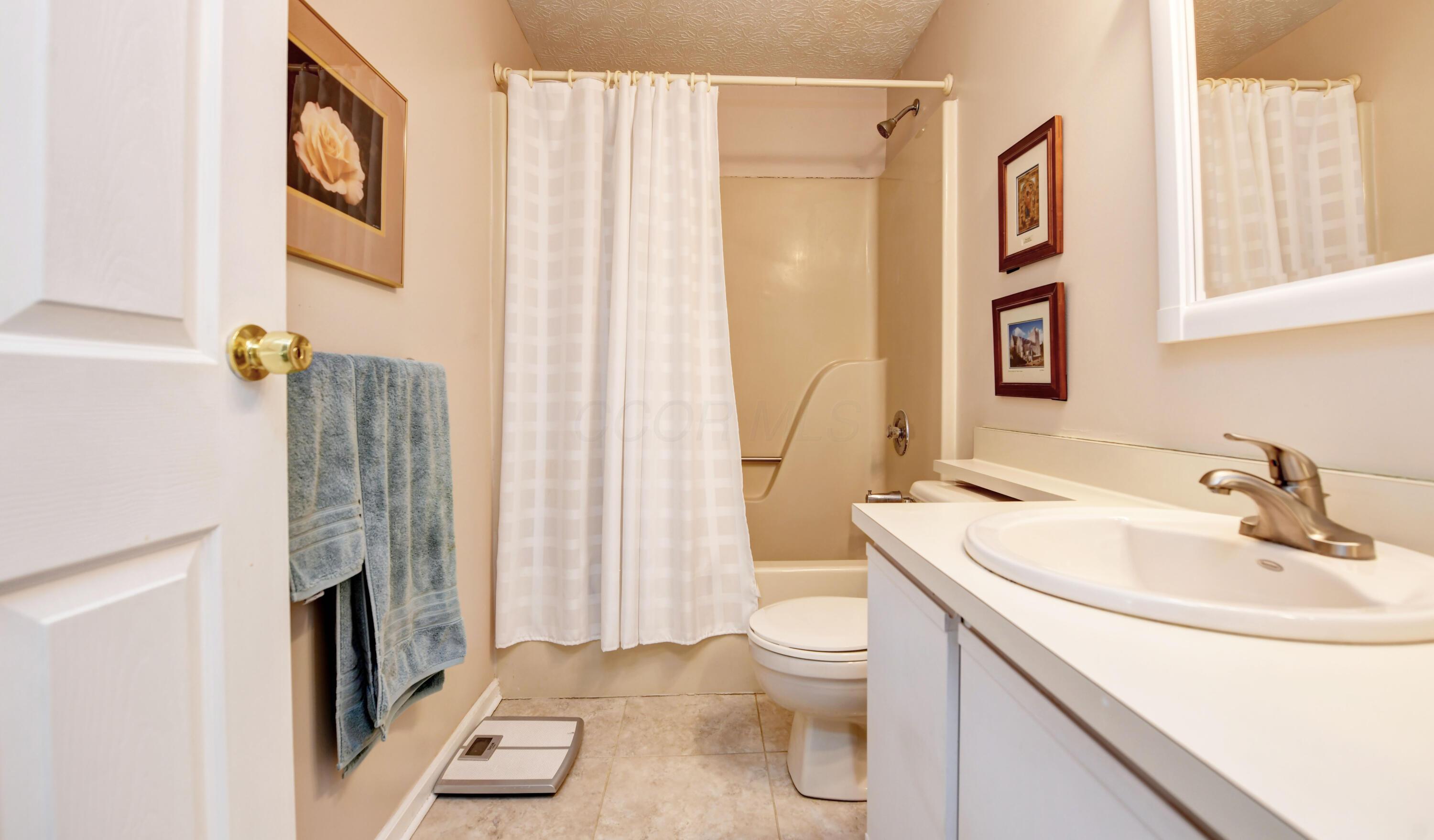 7555 Bay Hill Drive, Pickerington, Ohio image 19